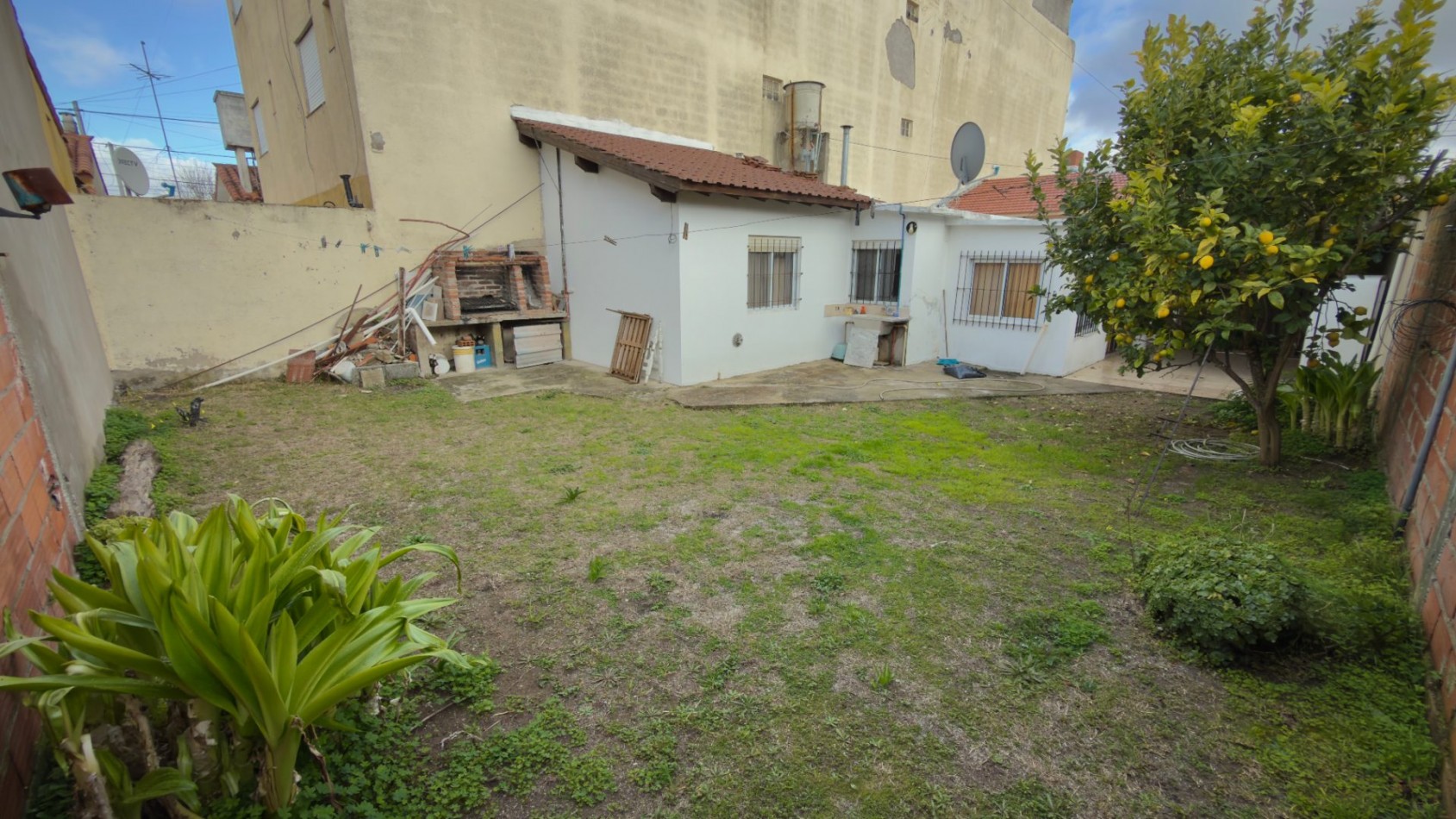 V53 - Chalet 3 ambientes - Calle 6 e/30 y 31