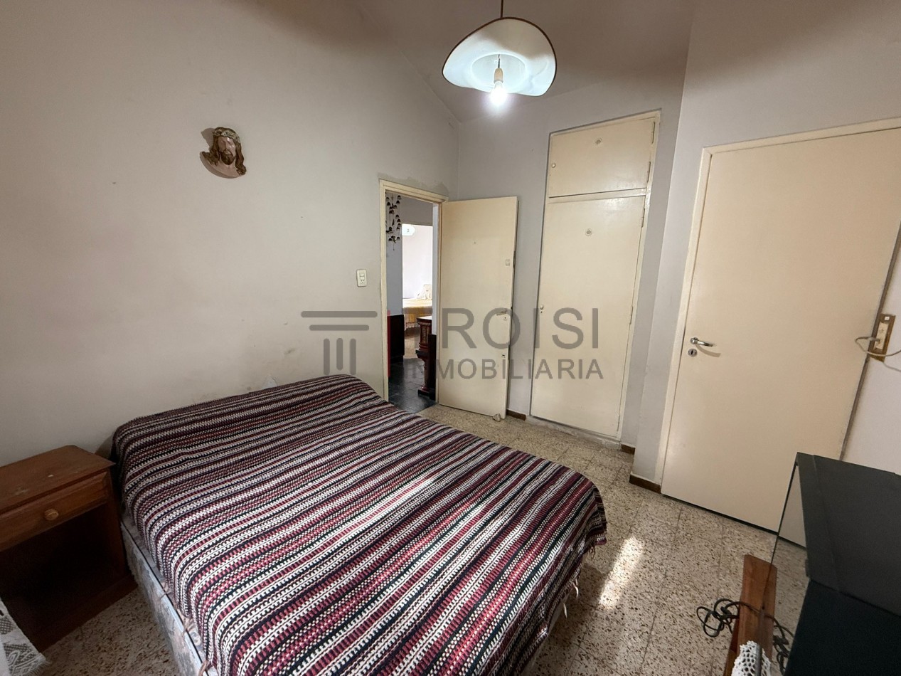 V54 - 2 Departamentos + Chalet 3 ambientes - Calle 5 e/30 y 31 