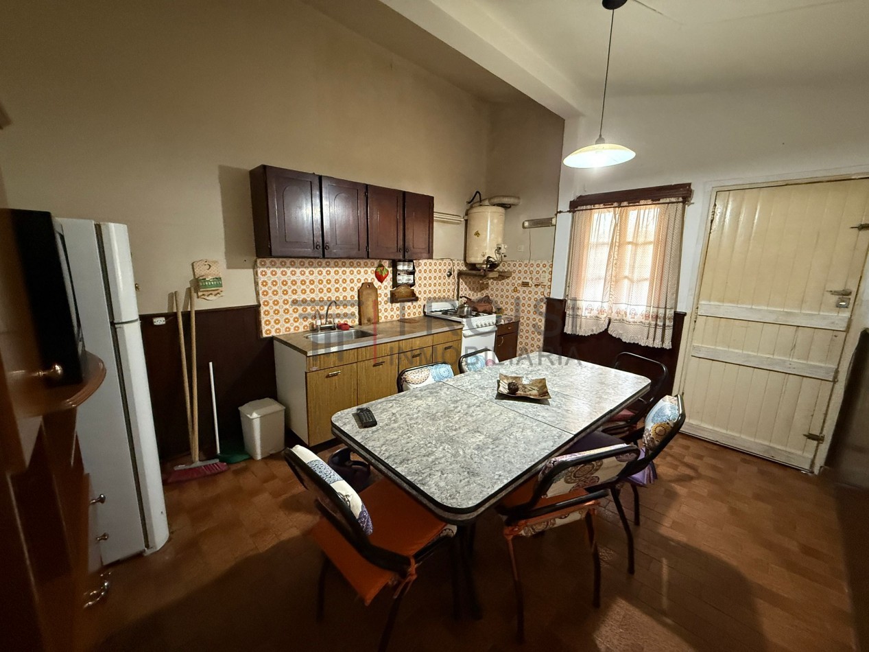 V54 - 2 Departamentos + Chalet 3 ambientes - Calle 5 e/30 y 31 