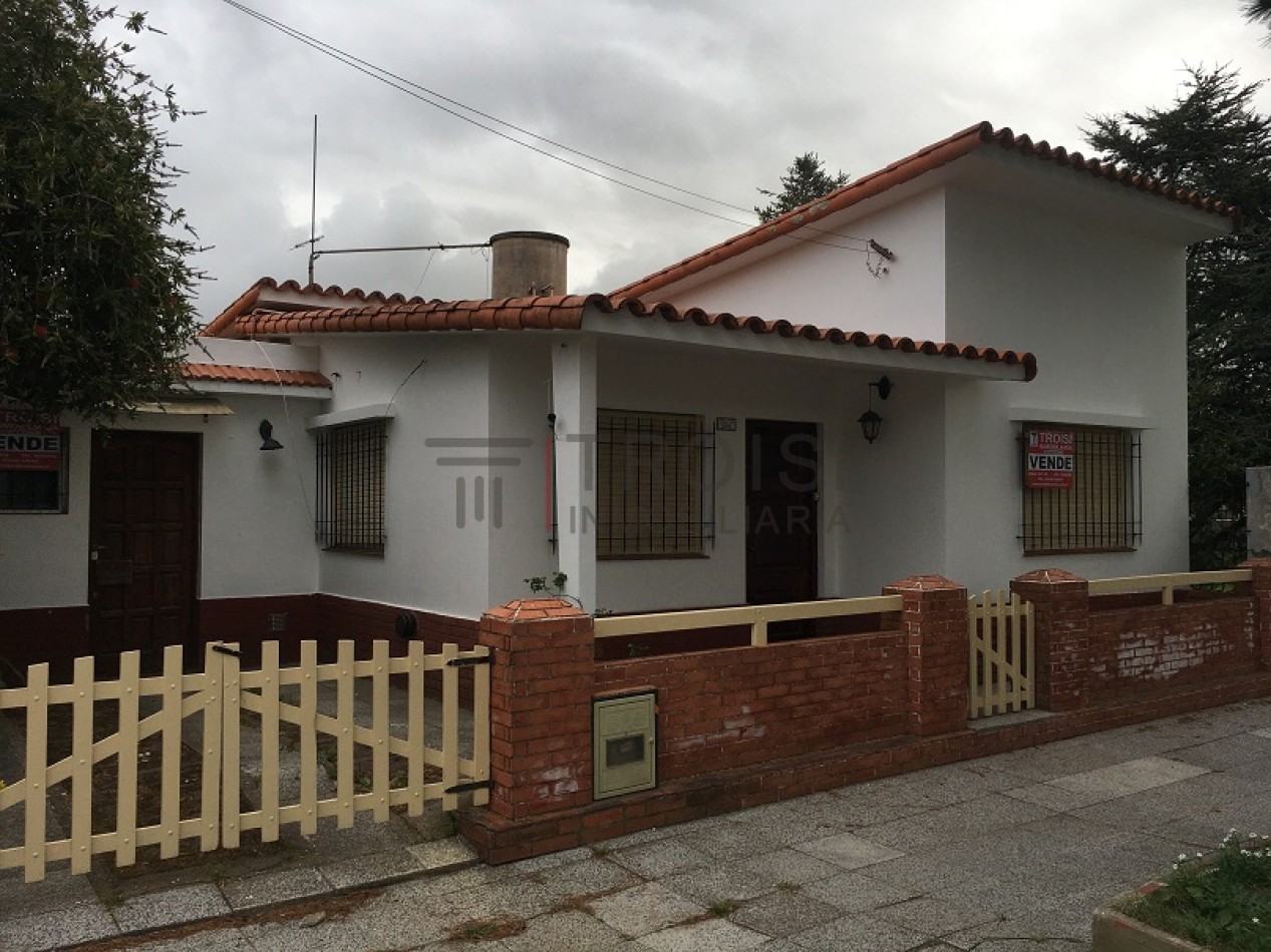 V37 - Chalet 3 ambientes + Monoambiente -  Calle 30 e/ 5 y 6