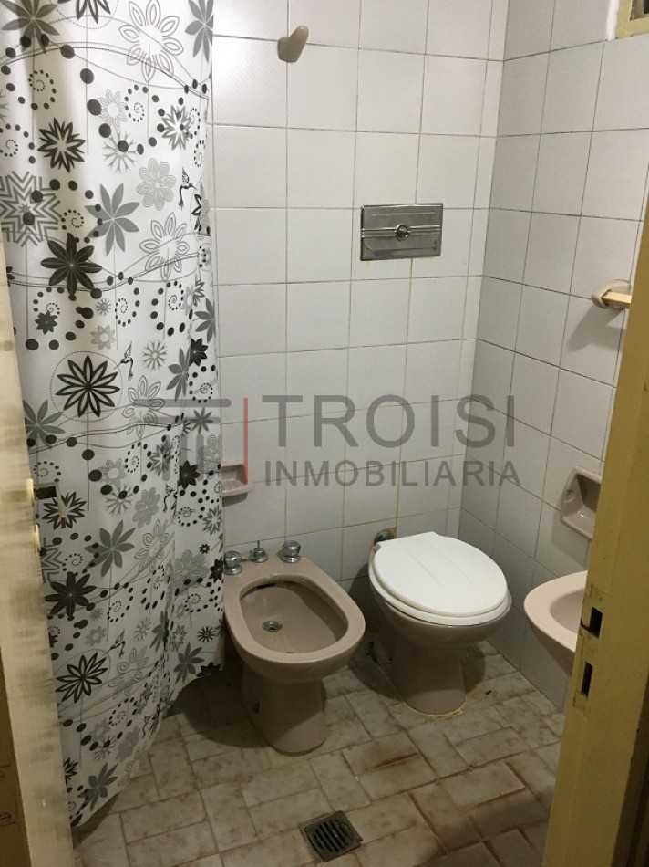 V37 - Chalet 3 ambientes + Monoambiente -  Calle 30 e/ 5 y 6