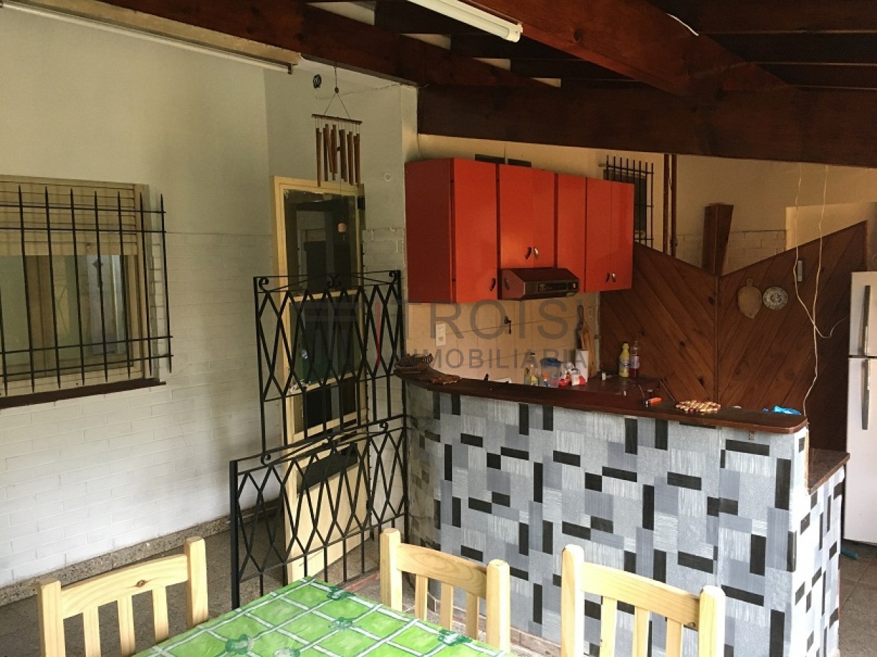 V37 - Chalet 3 ambientes + Monoambiente -  Calle 30 e/ 5 y 6