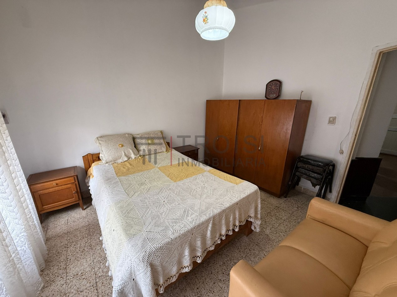 V54 - Chalet 3 ambientes + 2 departamentos  - Calle 5 e/30 y 31