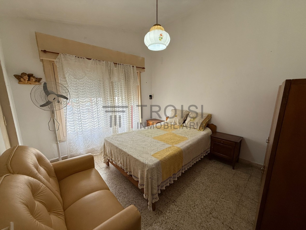 V54 - Chalet 3 ambientes + 2 departamentos  - Calle 5 e/30 y 31