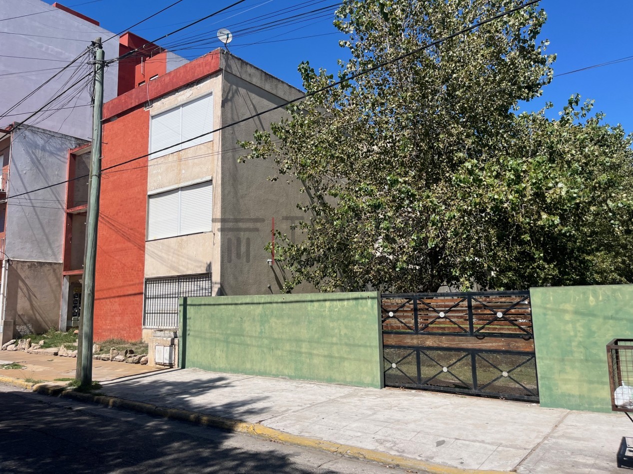 V12 - Depto. 2 ambientes - Calle 35 e/2 y 3