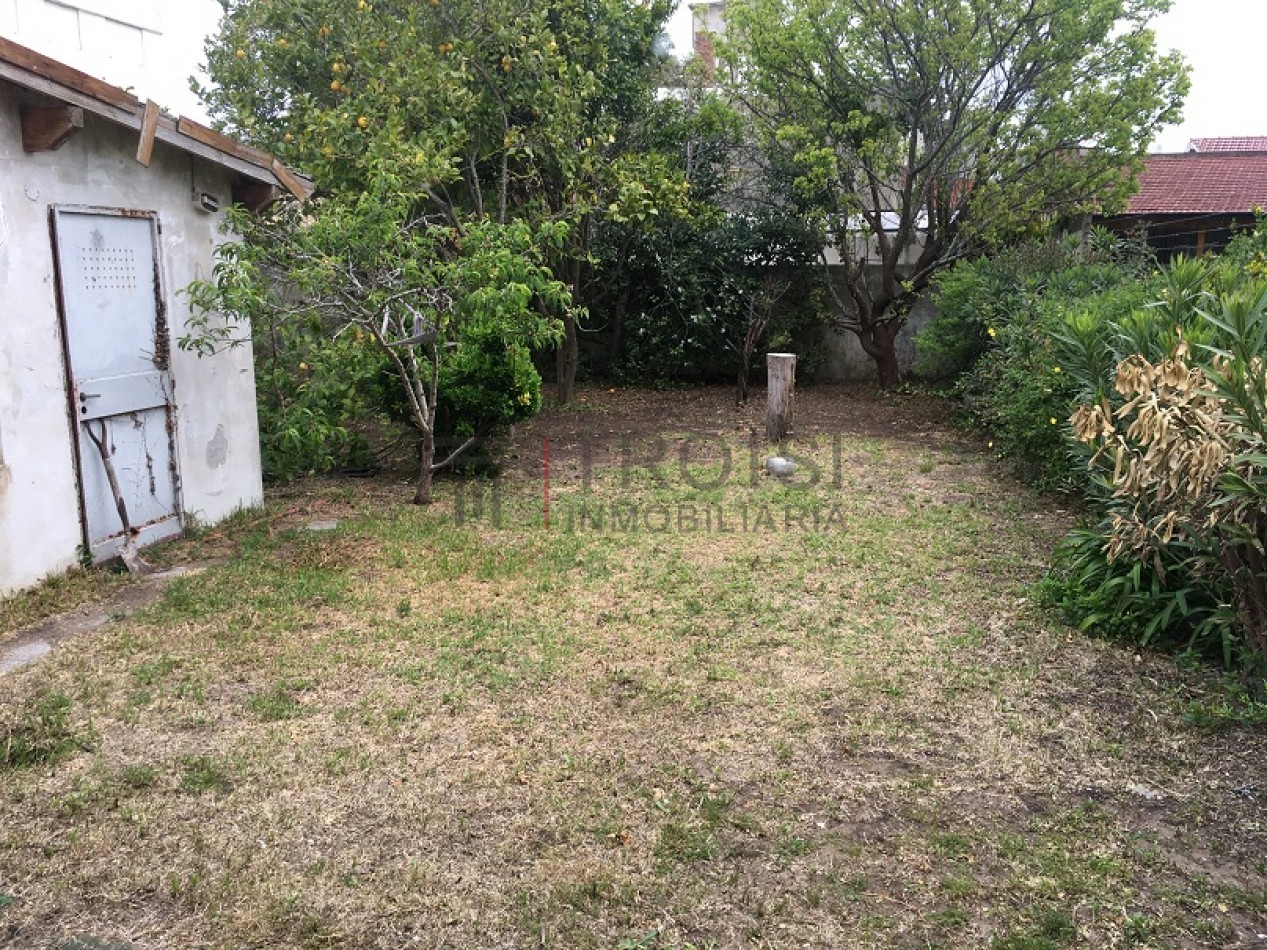 V37 - Monoambiente + Chalet 3 ambientes - Calle 30 e/ 5 y 6 