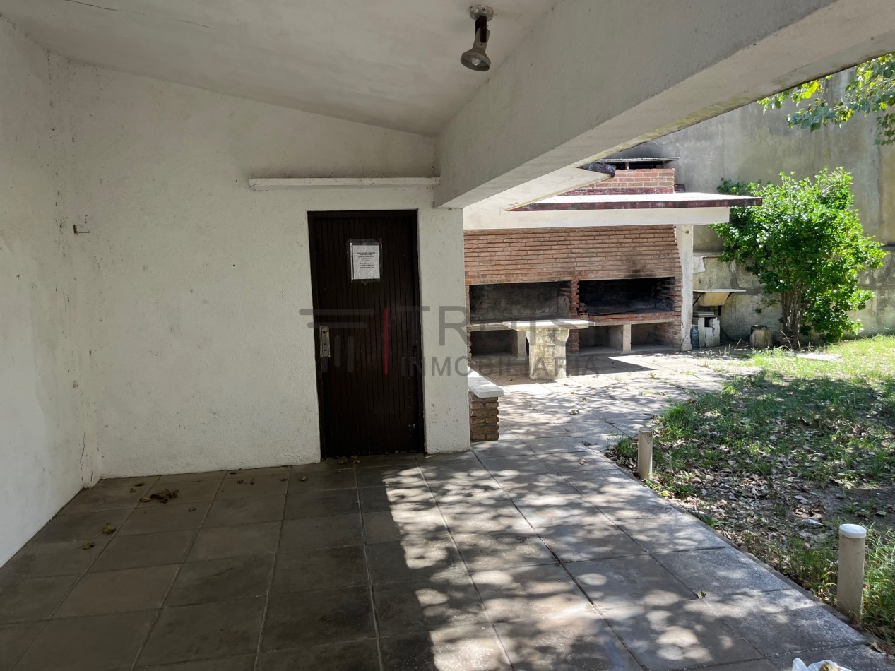 V12 - Depto. 2 ambientes - Calle 35 e/2 y 3