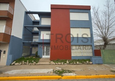 V12 - Depto. 2 ambientes - Calle 35 e/2 y 3
